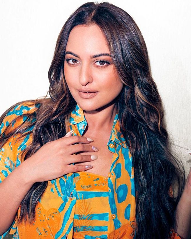 Colorful Clicks Of Sonakshi Sinha